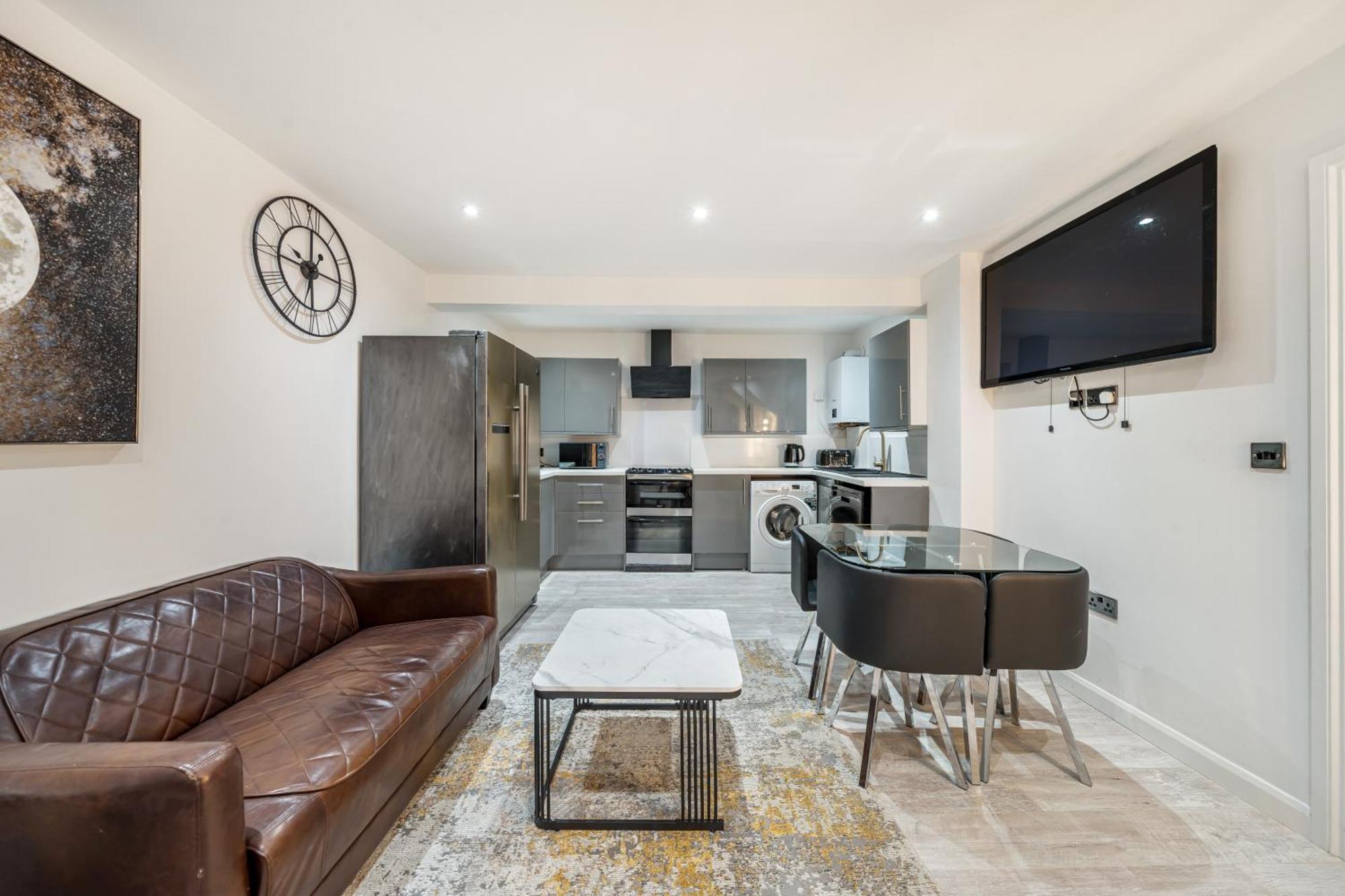 Two Bed Home In The Heart Of Egham Exterior photo